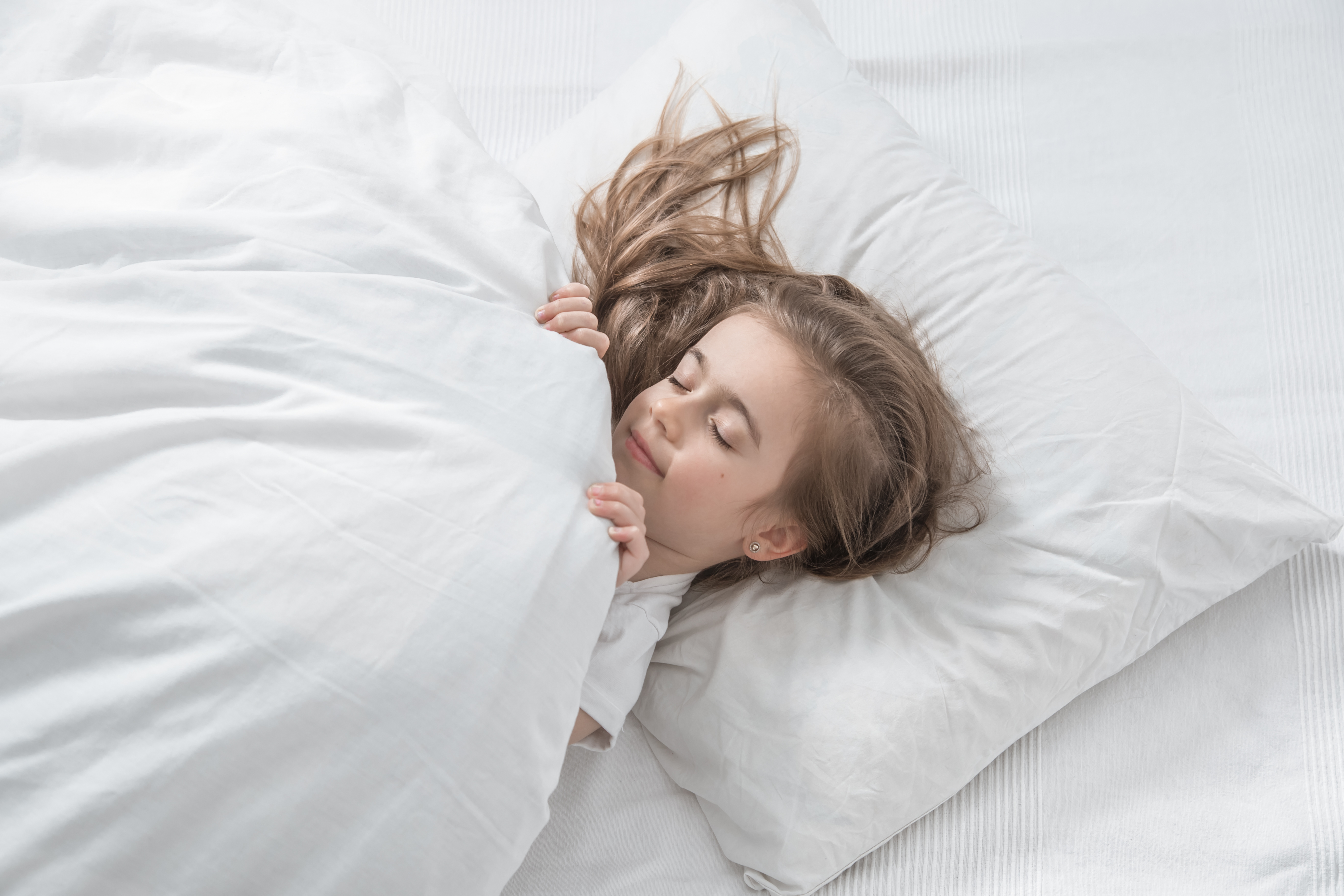 Découvrez comment le sommeil régule naturellement vos émotions et améliore votre bien-être émotionnel grâce à des rituels apaisants.